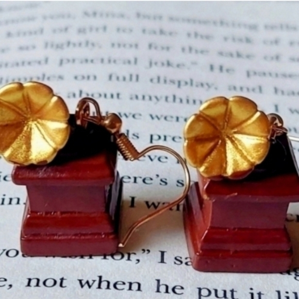 MODCLOTH VINTAGE PHONOGRAPH EARRINGS